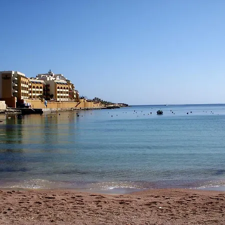 Spinola Bay Apartment *